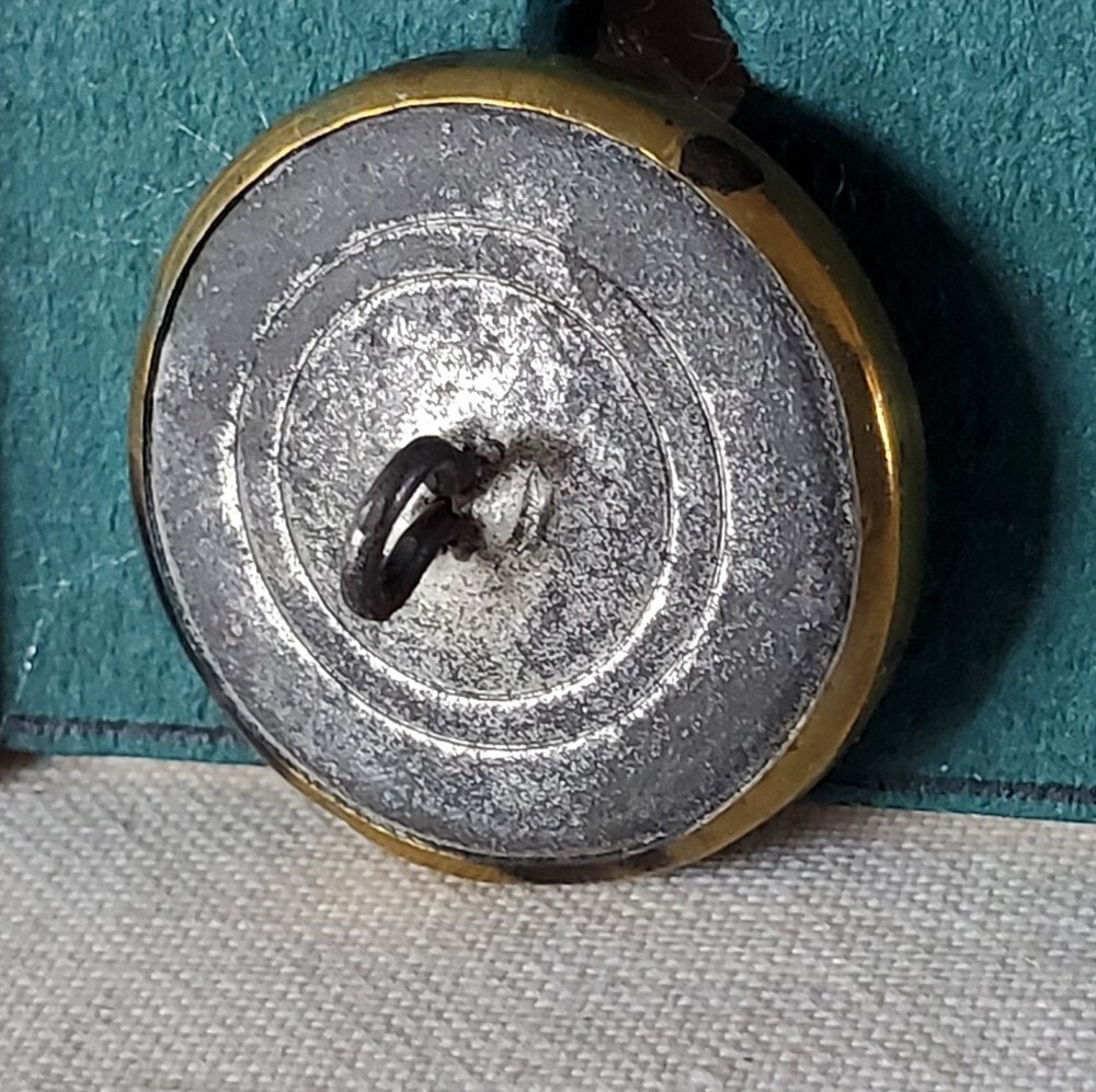 Bb Velvet Background Antique BUTTON Womans head Medium!!!
