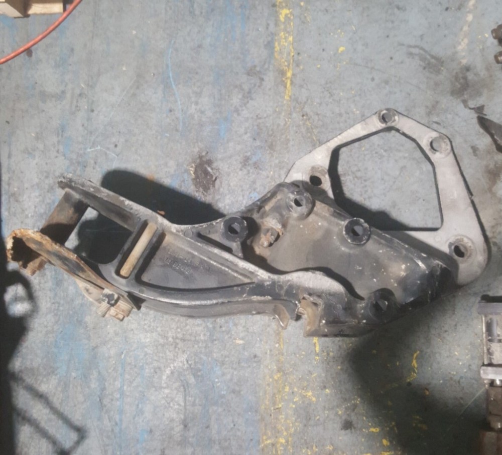 PETERBILT 387 SPRING HANGER 02-04020R