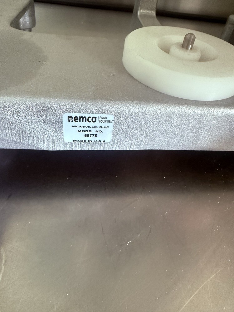 Nemco 55775 Easy Pineapple Corer / Peeler