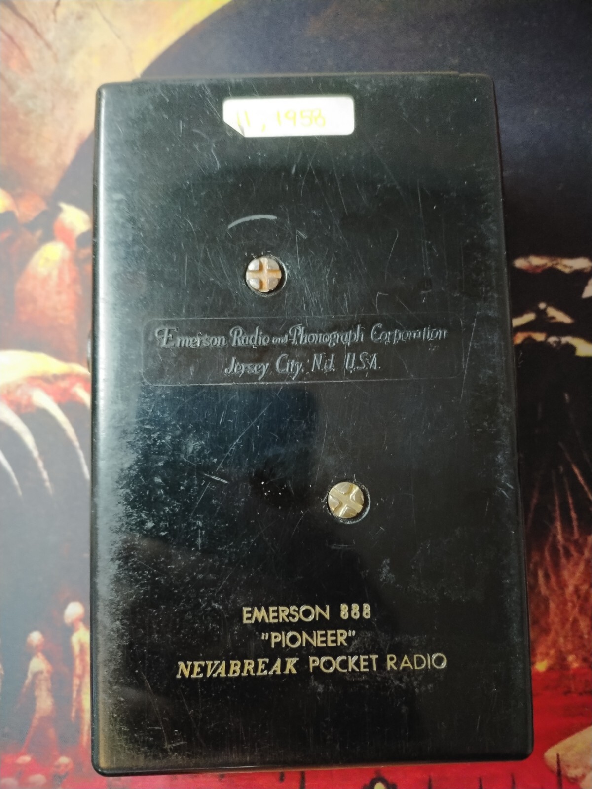 1958 Emerson Model 888 "Pioneer" Nevabreak Pocket Radio-Working!