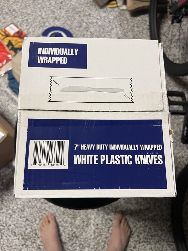 White Plastic Knives 500 Count