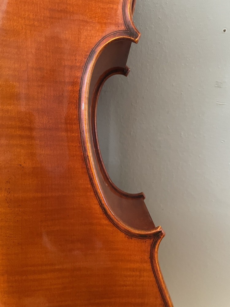 Jonathan Li cello by Eastman