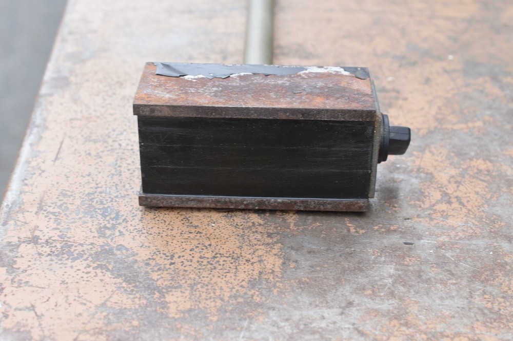 eclipse magnetic base with toggle switch