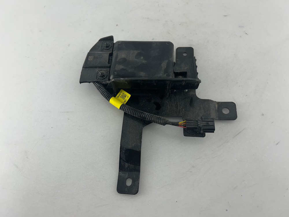 OEM | 2019 - 2021 Kia Forte Blind Spot Sensor w/ Bracket (Left/Driver)