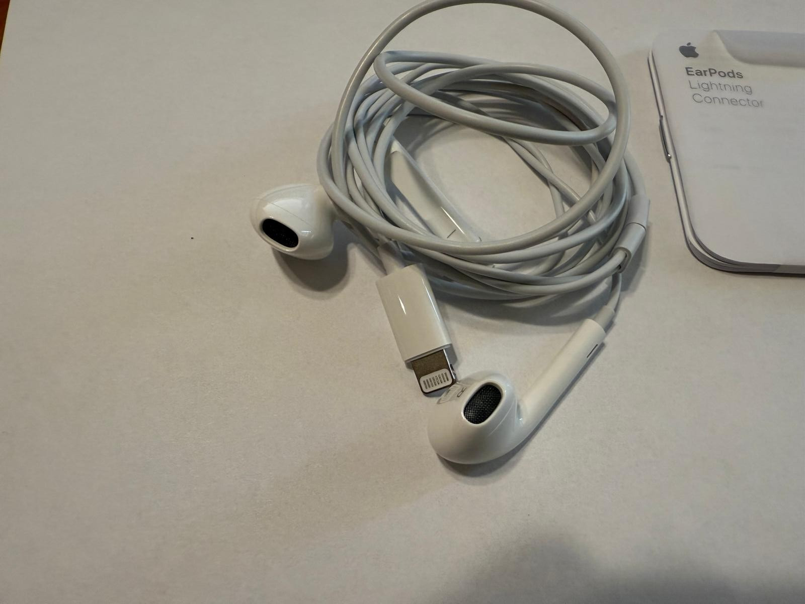 Apple EarPods Lightning Connector In Ear Canal A1748 MWTY3AM/A - 100% FUNCTIONAL