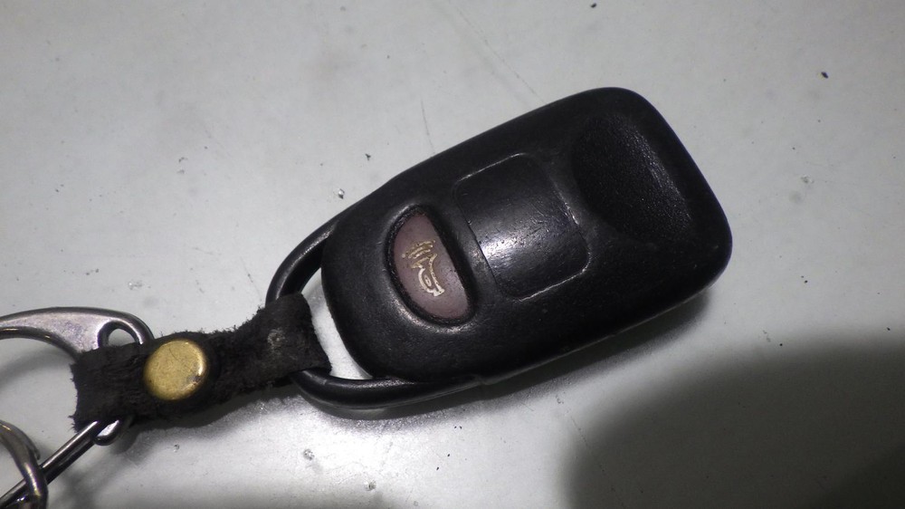 11 KIA SORENTO Ignition W/Key