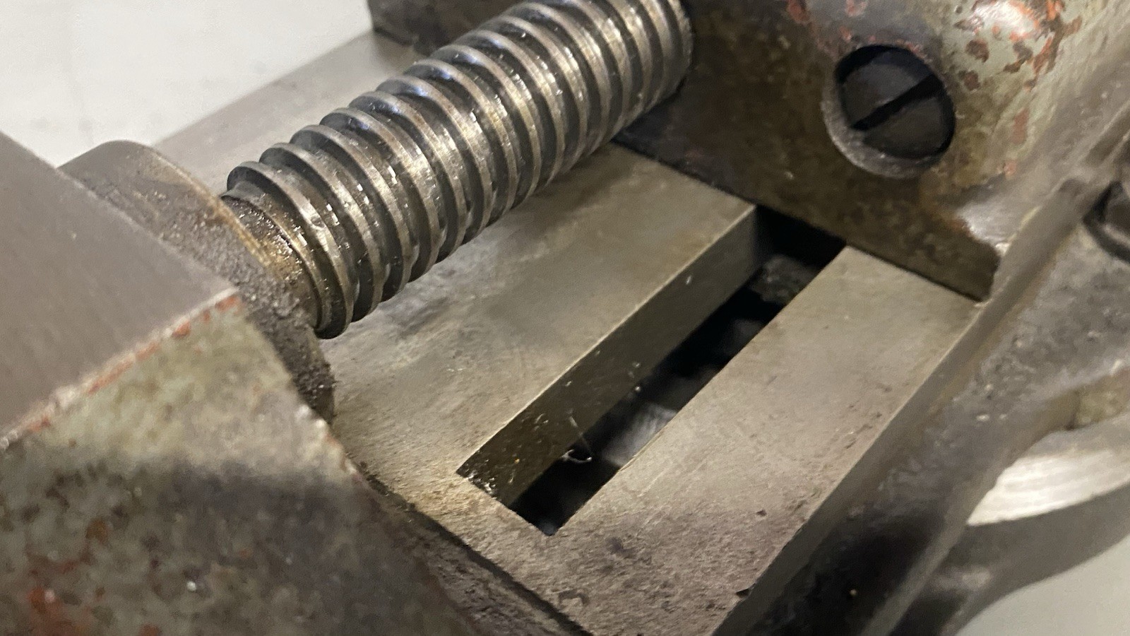 L W CHUCK Milling Machine Vise W/ Swivel Base