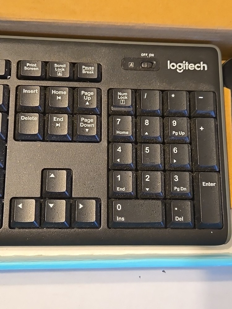 Logitech MK270 Wireless Keyboard and Mouse Combo - 920-008813