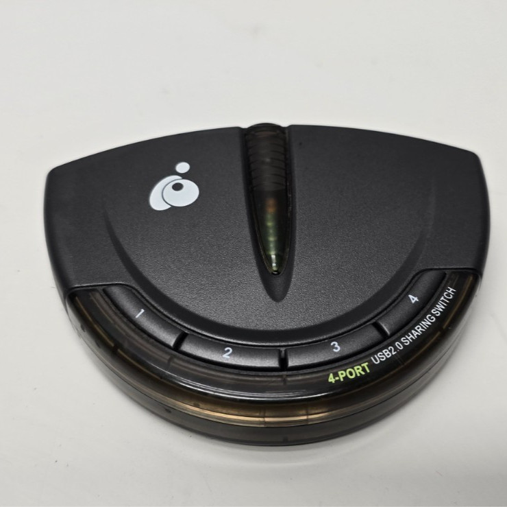 IOGEAR 4 port USB 2.0 Automatic Sharing Switch