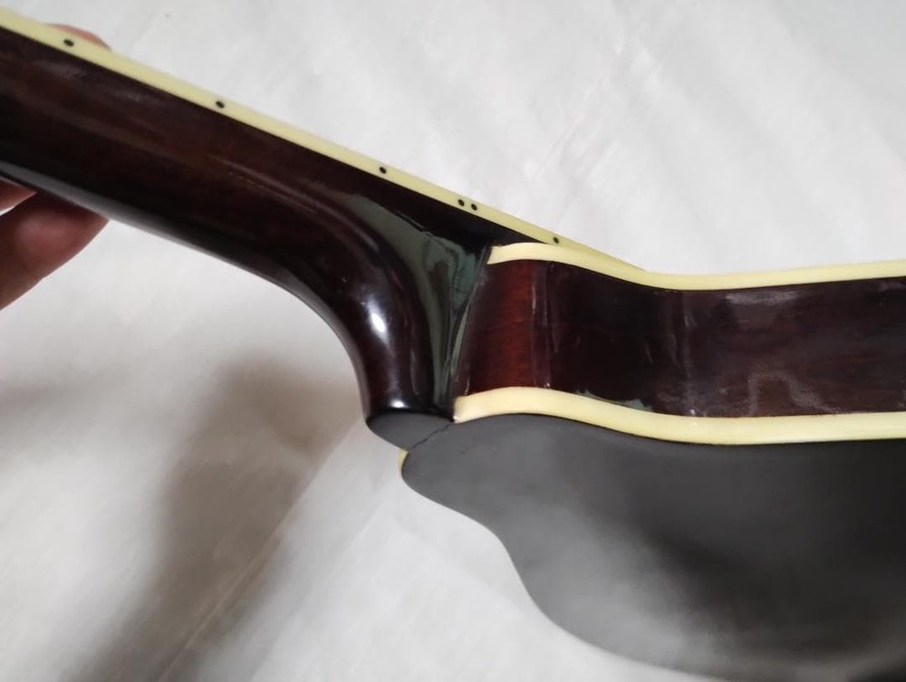 Mavis flat mandolin type A