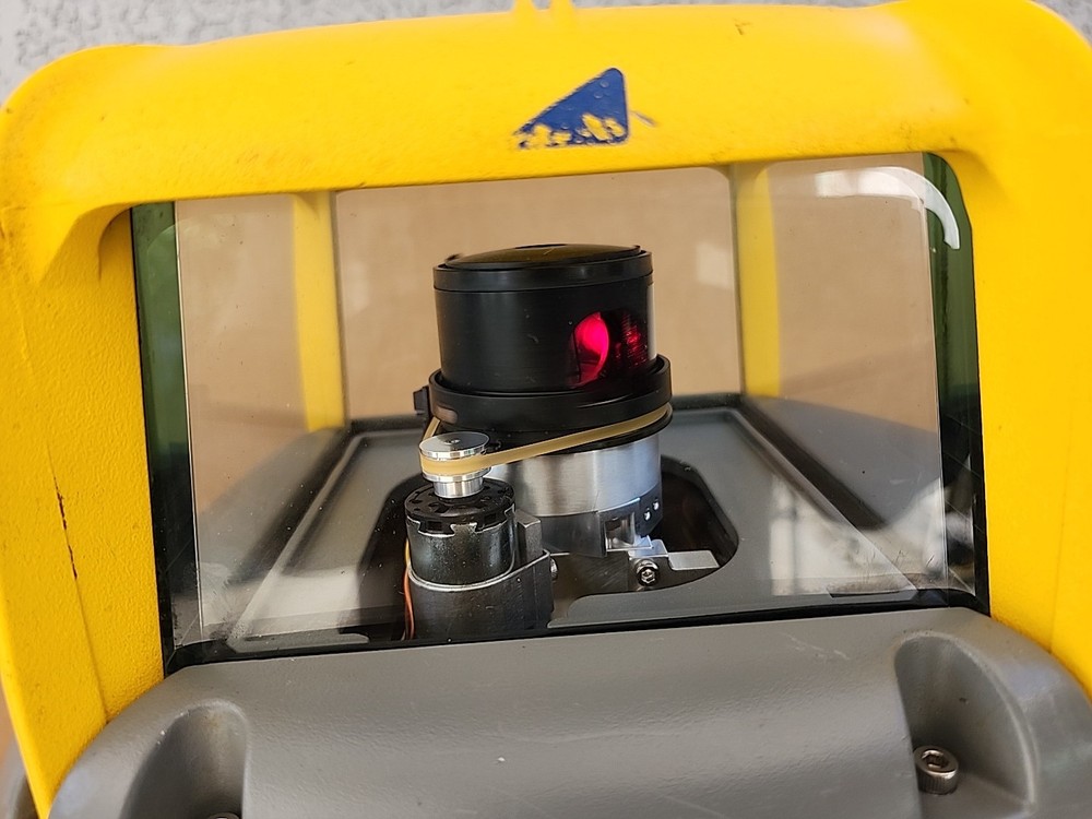 SPECTRA PRECISION LASER GL720 WITH CASE & CHARGER