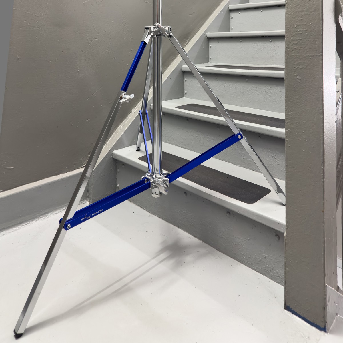 Flashpoint Flashpoint 9.9ft Steel Light Stand Pro with Leveling Leg, Silver, Max