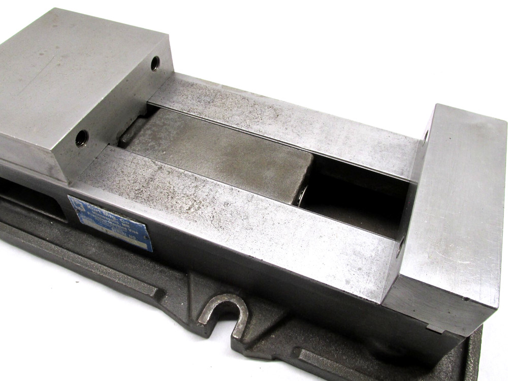 KURT ANGLOCK 6" MILLING MACHINE VISE - #D675