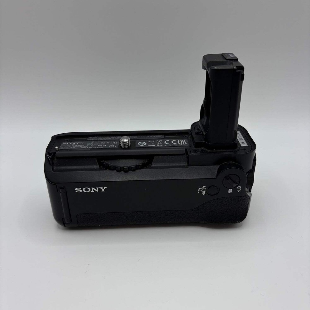 Sony Vertical Grip Camera Battery Mount VG-C1EM