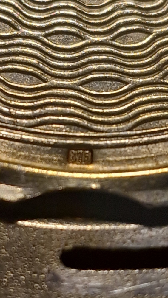 Russian powder box