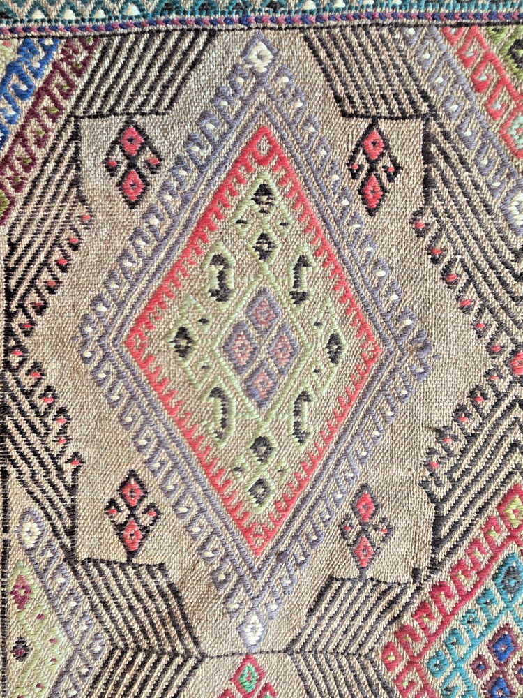 OLDER TRADITIONAL FLAT WEAVE RUG OR WALL HANGING
