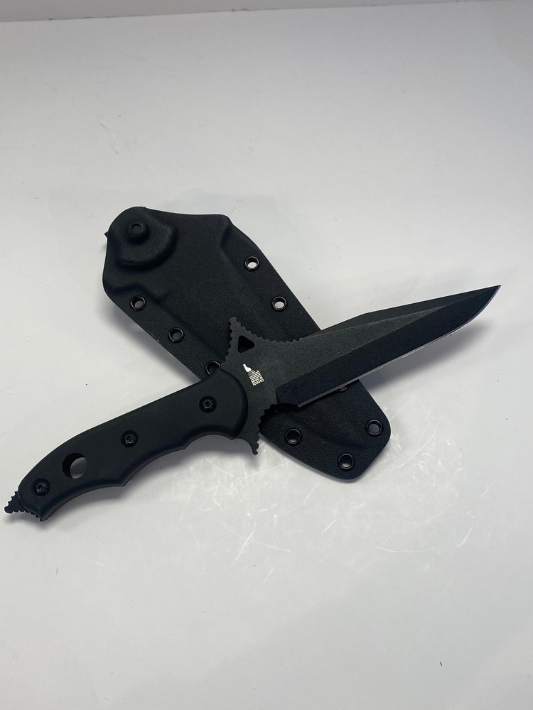 Topps  "Abaniko" Fixed Blade Knife Black on Black - Plain Edge