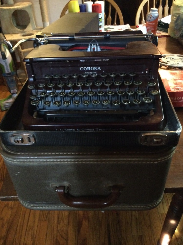 1920”s corona smith typewriter. Beautiful Working Old-school Typewriter.