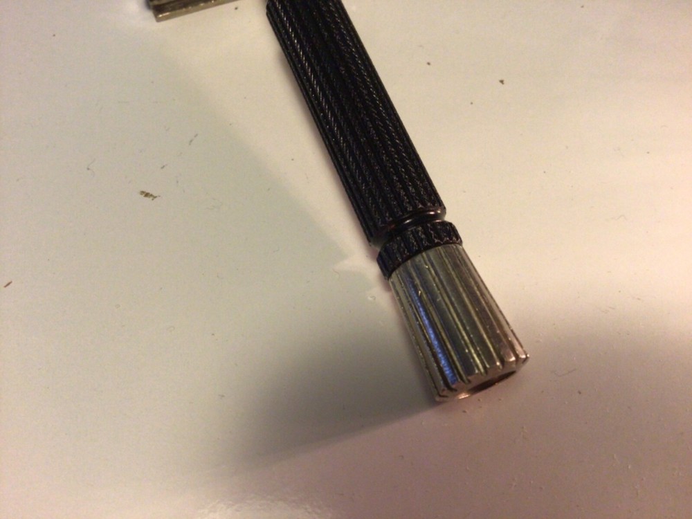 Gillette Black handle vintage safety razor flare tip