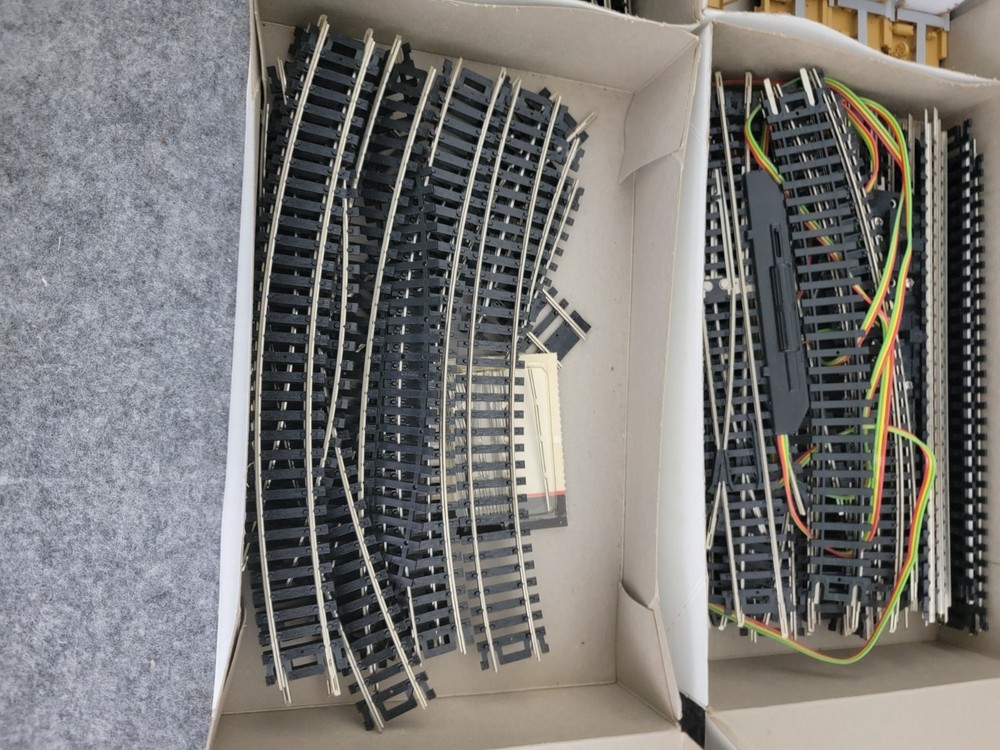 Huge 40+ Piece HO Scale Model Train Track Lot Various Brands