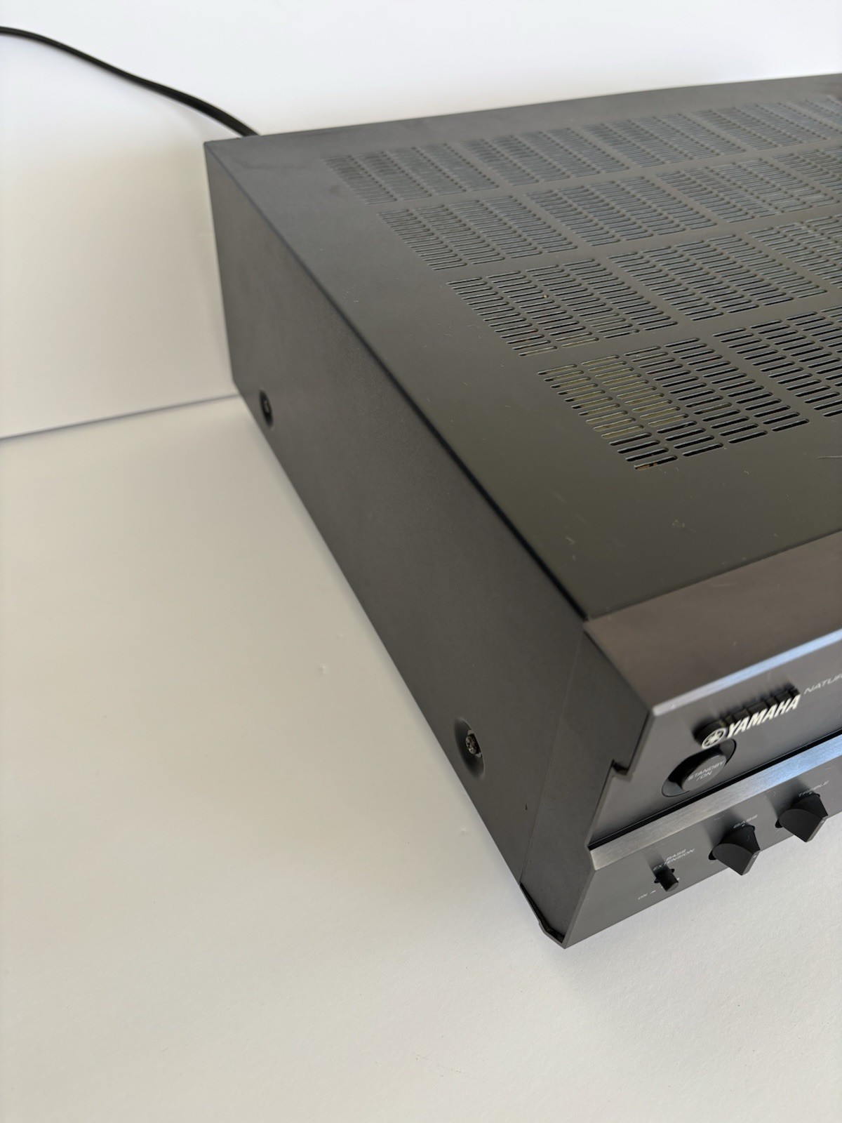 Yamaha RX V620 5.1 Channel 500 Watt Receiver Good Working Condition No Control