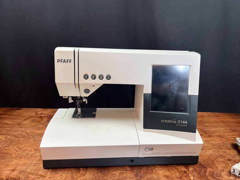 Pfaff Creative 2144 Computerized Sewing Machine