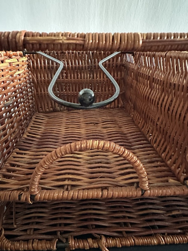 Wicker Basket Caddy / Organizer For Picnic Or Tabletop. READ DESCRIPTION ⬇️