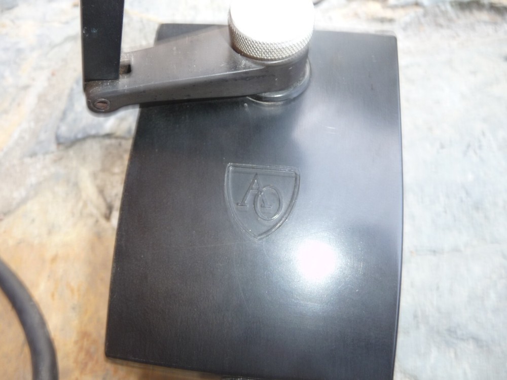 AMERICAN OPTICAL UNIVERSAL ILLUMINATOR LIGHT SOURCE MODEL #359 WORKS