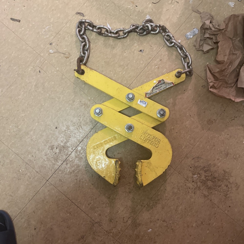 ULINE H-127 PALLET PULLER