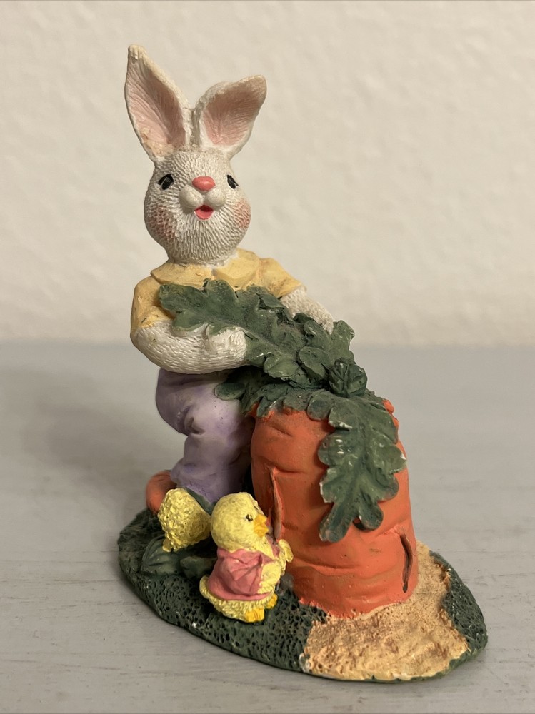 Carrot Patch Collection White Bunny Statue Figurine (Pre-Owned)