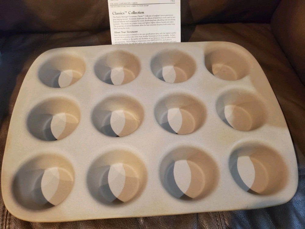 Pampered Chef Stoneware Muffin Pan 12 Count Baking Cupcake Stone Sheet EUC