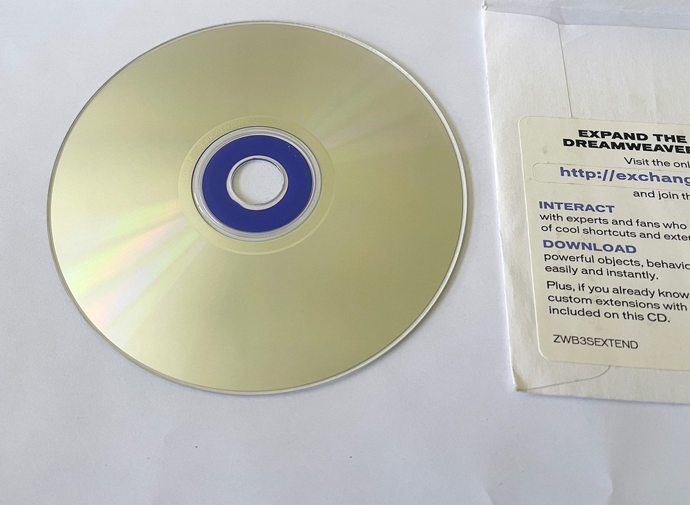 Macromedia Dreamweaver 3 & Fireworks 3 Studio - 2 CDs with Serial Number