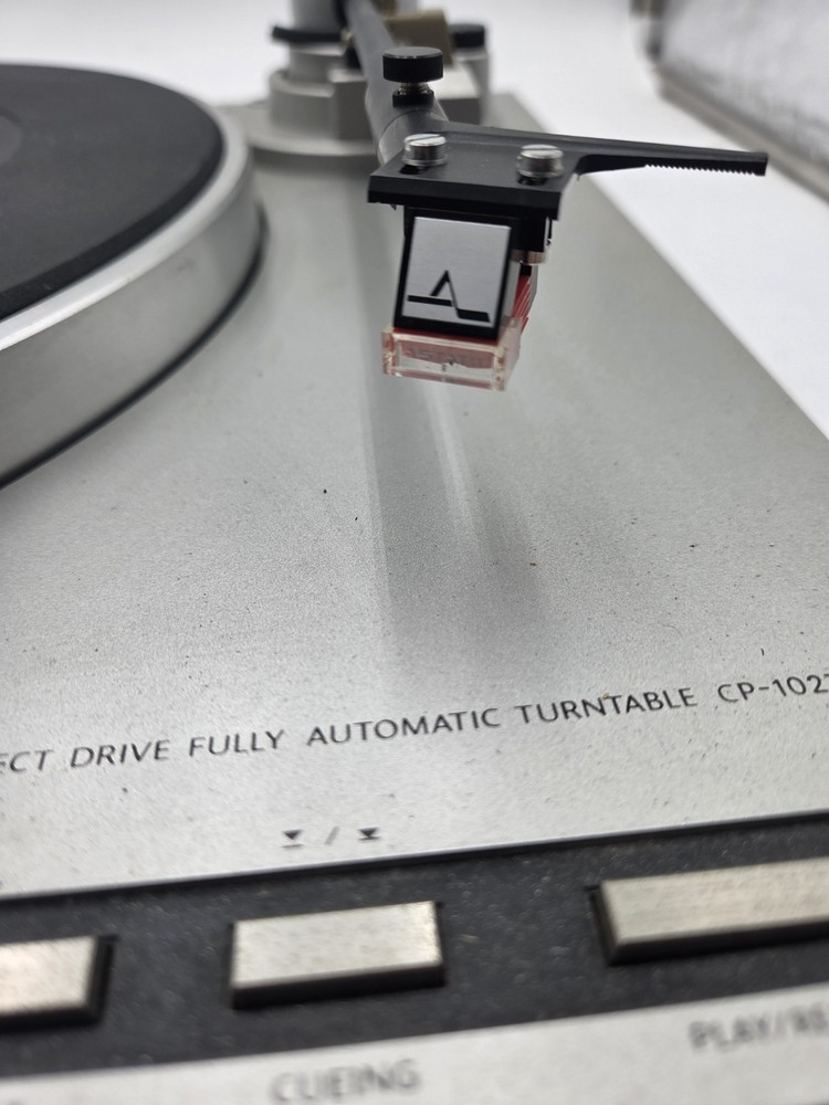 ONKYO Auto Return Turntable System Model CP-1027F-Tested/Working-SEE DESCRIPTION