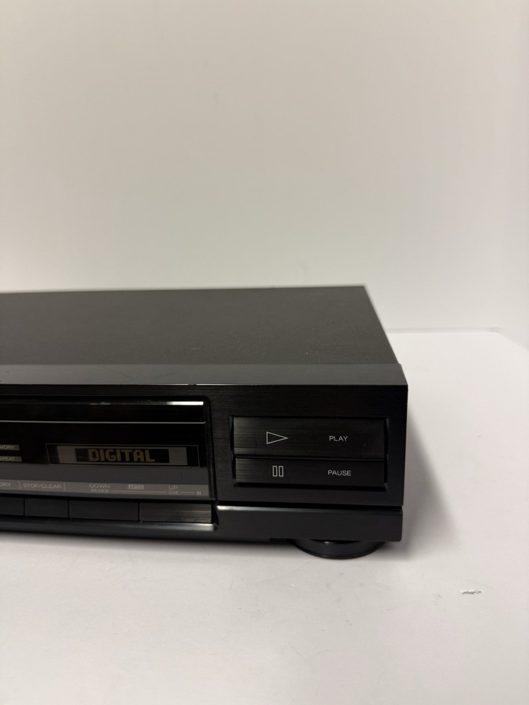 Sharp DX-670 Compact Disc Player 3 Beam 20 Track Random Access TESTED Working