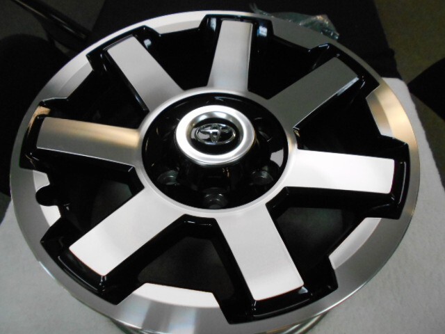 2016-2024 Toyota 4Runner center cap Brand NEW black OEM