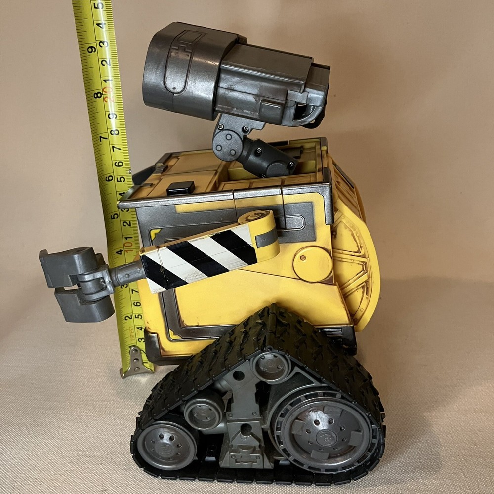 2008 Thinkway Toys Disney Pixar WALL-E interactive robot-no remote - Works