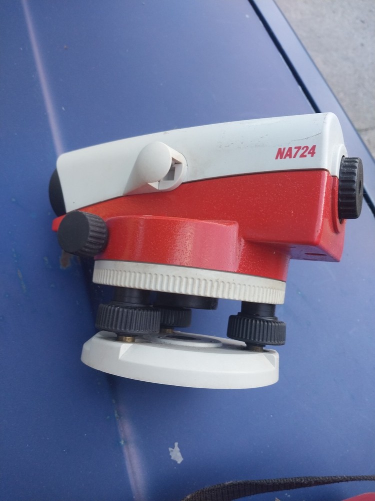 Auto Level Model No. NA724 LEICA