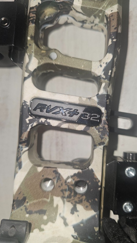 Prime RVX + 32 compound bow 70 lb. Right hand