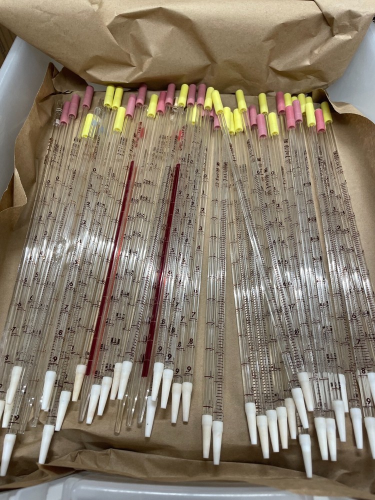 Assorted glass laboratory pipets