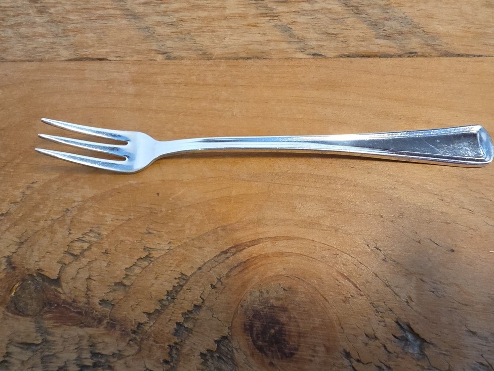 6 IS Gramercy Pattern Silverplate Cocktail Forks VICTORS. CO. AI