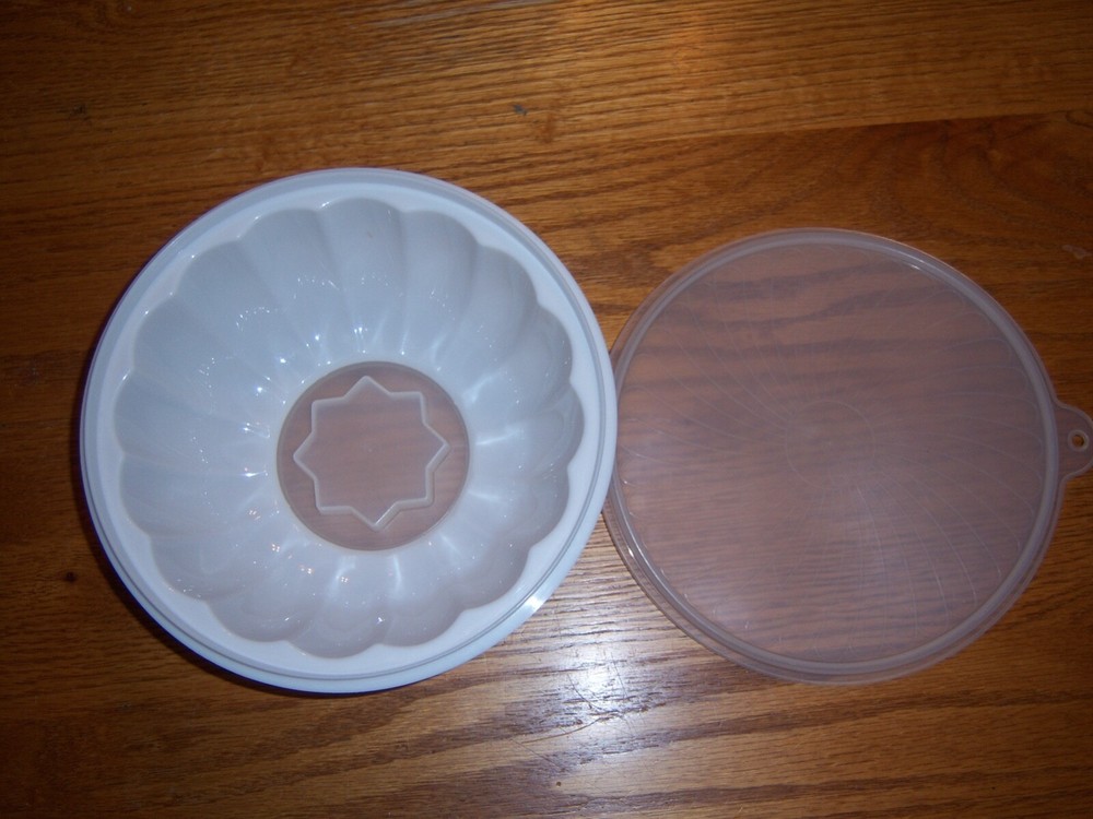 White Plastic Star Jello Mold with Lid Free Ship EUC