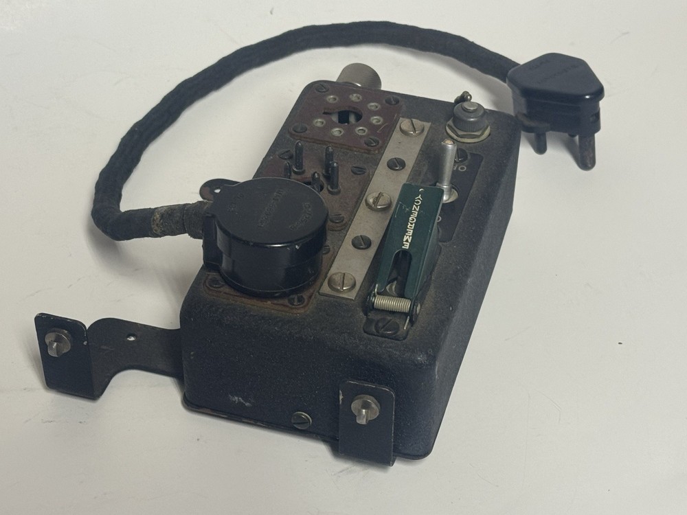 World War II AIRPLANE IFF CONTROL UNIT CZR-23ABG - Navy