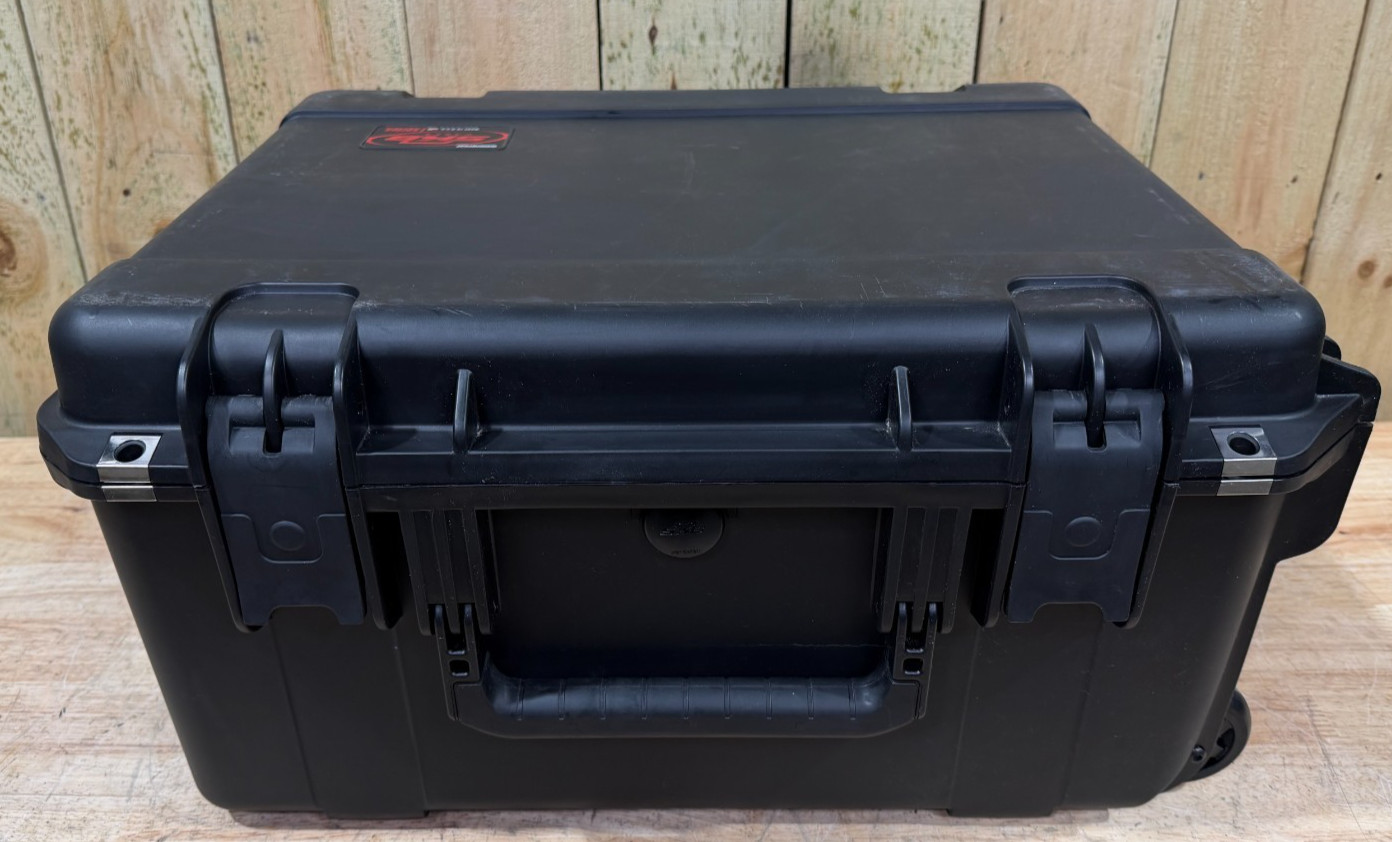 SKB iSeries 2015-10 Waterproof Rolling Case Carry On Great Condition AB