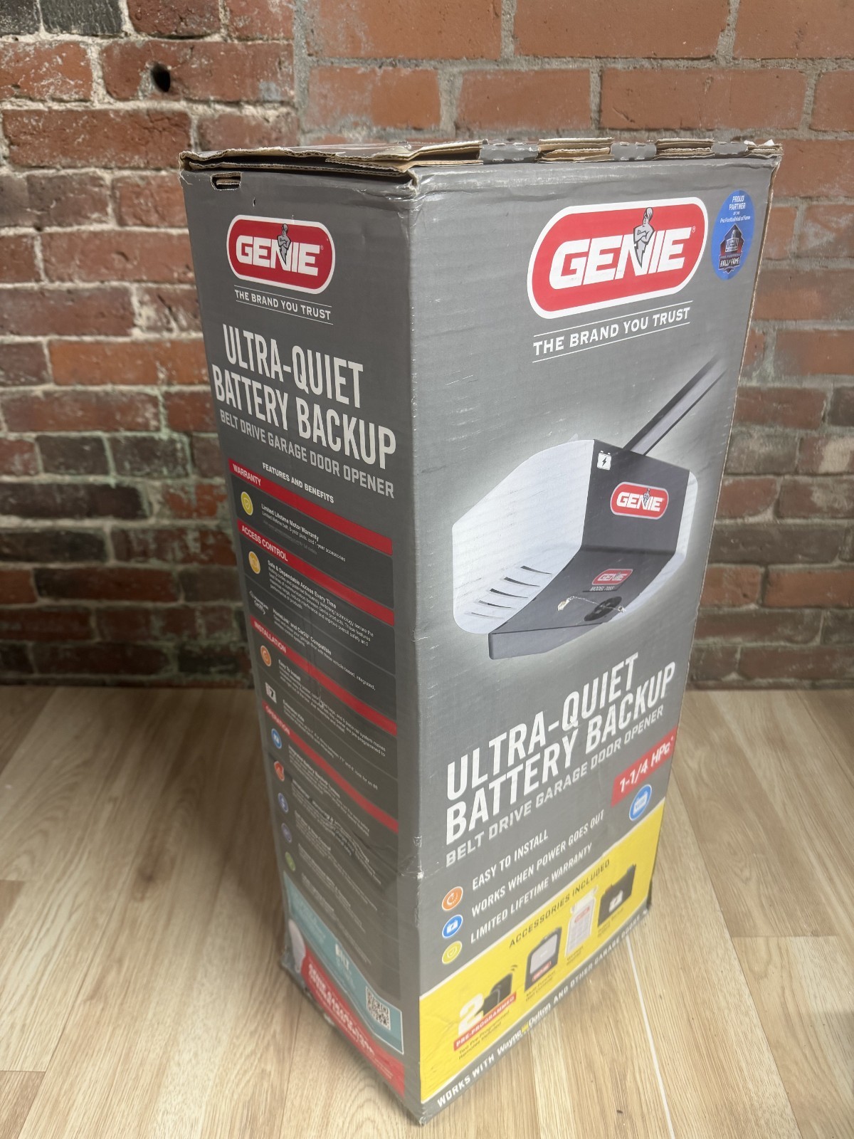 Genie Garage Door Opener and Battery Back-Up, 1 1/4 HPc Belt drive, 38959Y, NEW