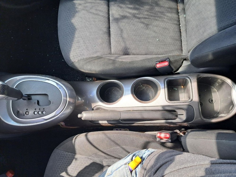 JUKE 2013 Glove Box 4813286