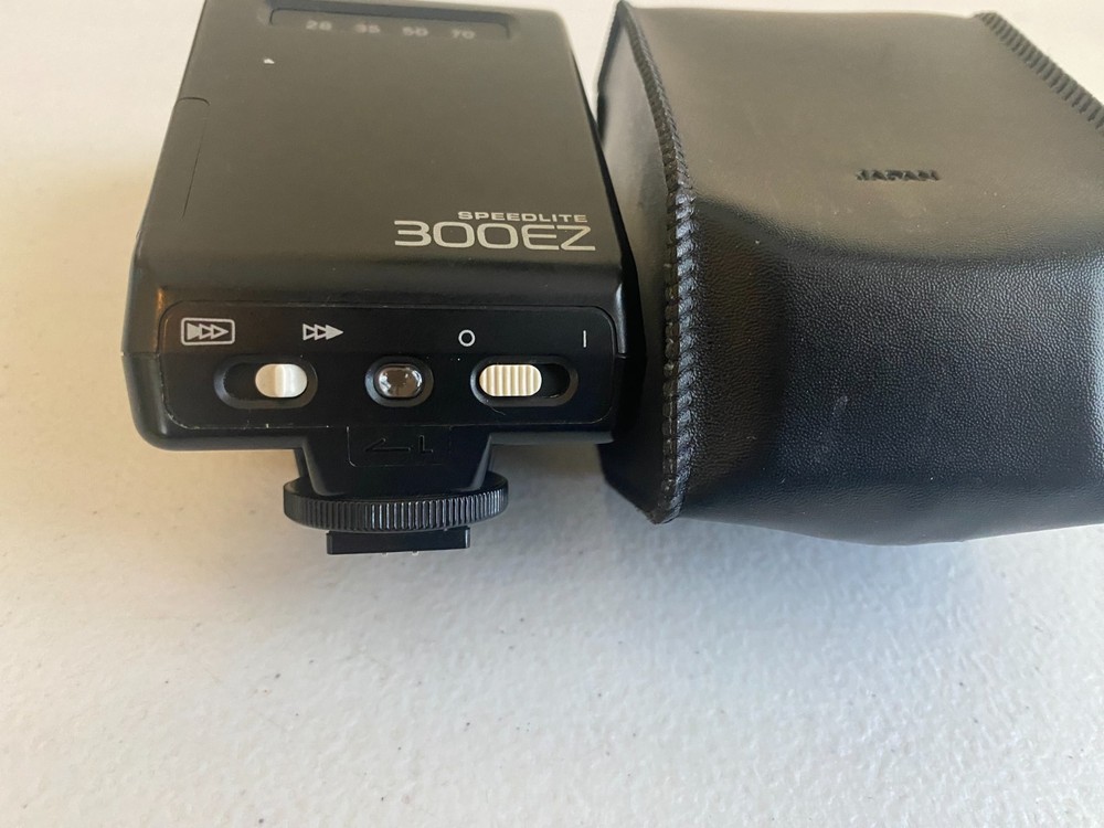 Canon Flash unit plug-in flash Canon Z300E flashlight