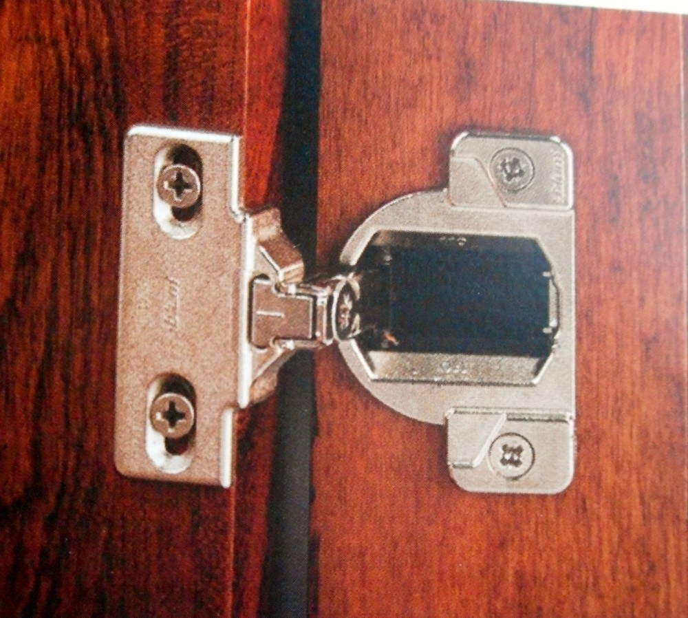 BLUM COMPACT 33 HINGE MOUNTING PLATE - 3/4 " OVERLAY - WITH HARDWARE