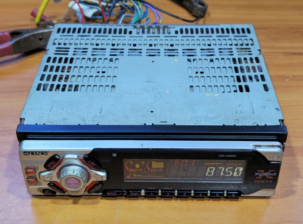 SONY CDC-CA690X car CD stereo head unit