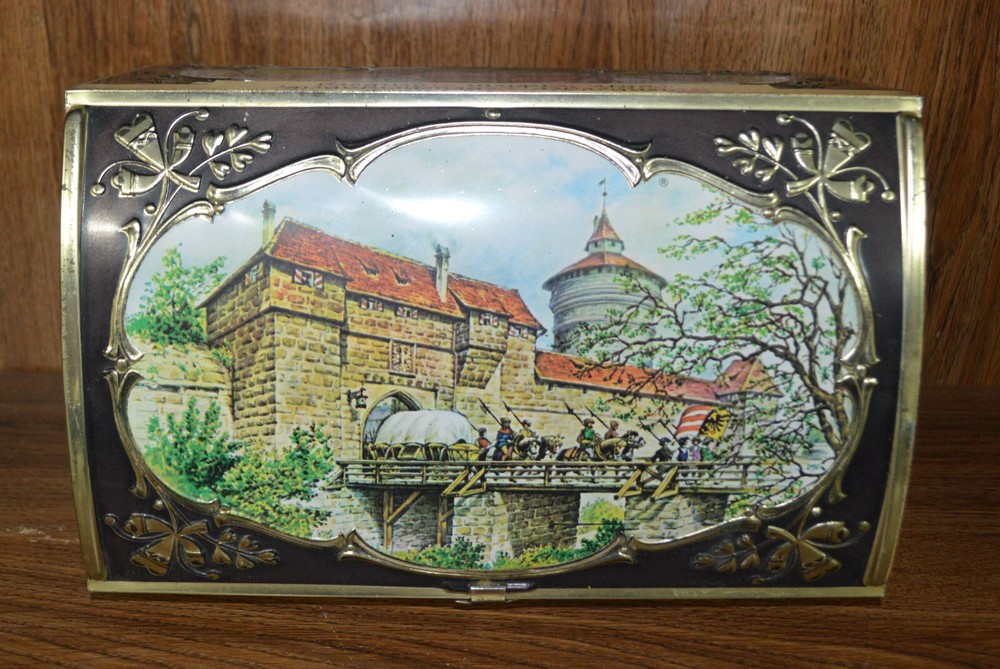 Nuremberger Schatztaftlein German Biscuit Tin Embossed Hinged Lid