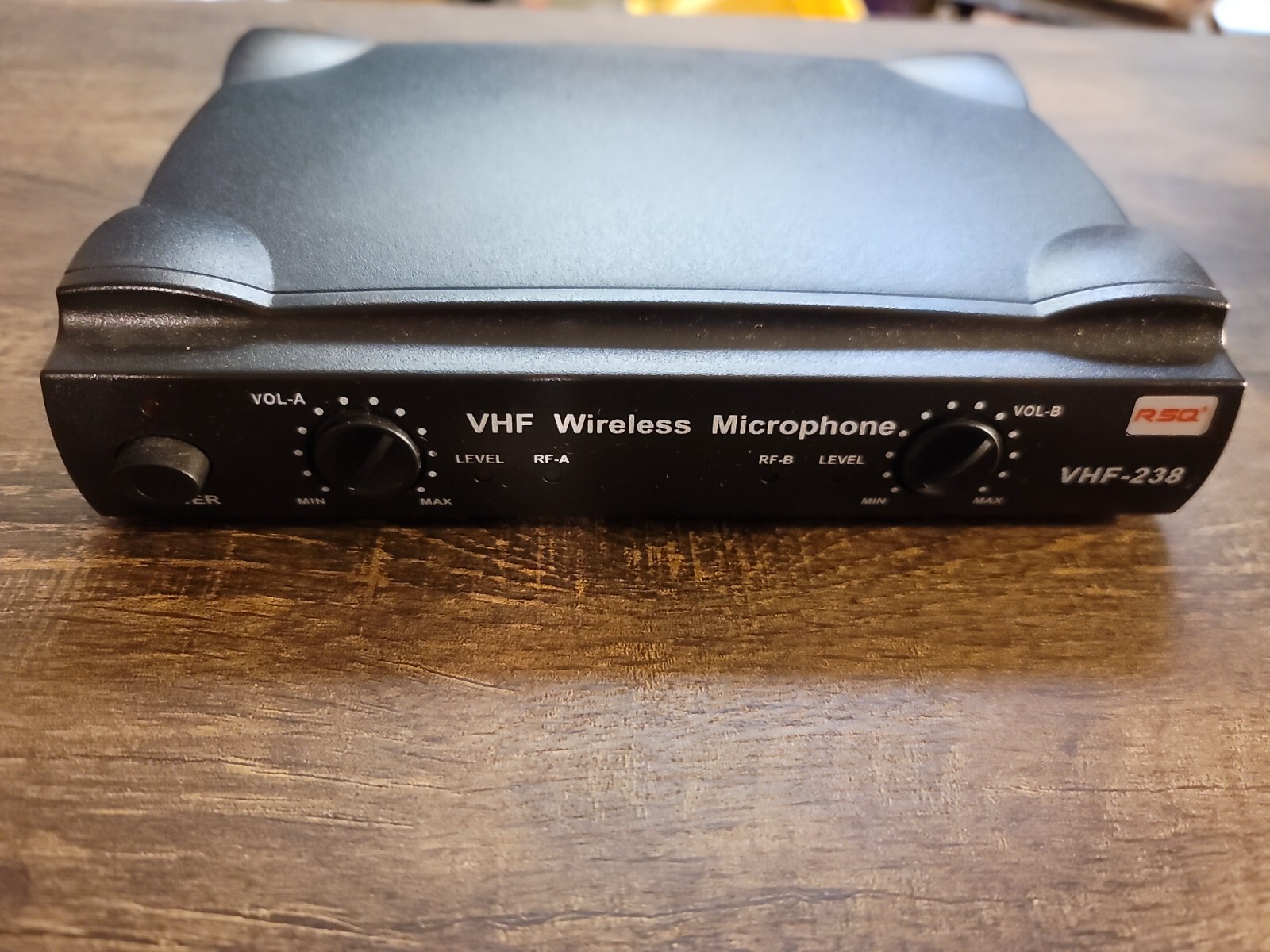 RSQ VHF-238 Receiver and power adapter Karaoke